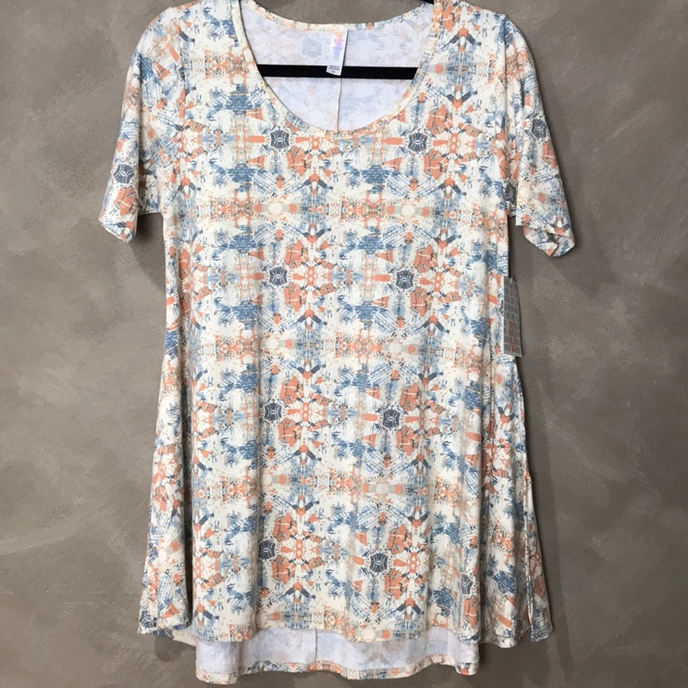 Pretty LuLaRoe perfect t